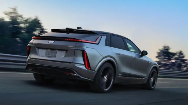 تفاوت‌های ظاهری لیریک V نسبت به مدل معمولی کم است