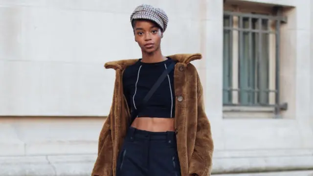 Model wey wear show belle top