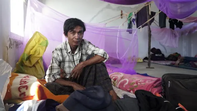 জোটে ক্যাম্পের অস্থায়ী আস্তানায়