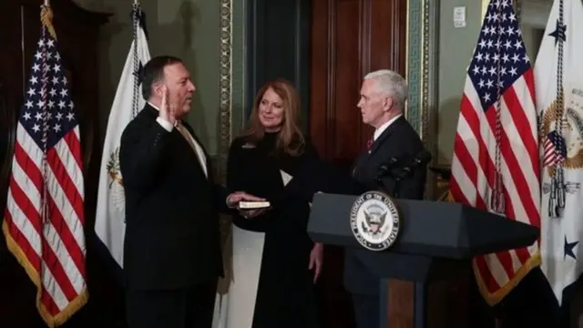 مراسم سوگند مایک پومپئو، رئیس سیا، توسط مایک پنس، معاون رئیس جمهوری آمریکا