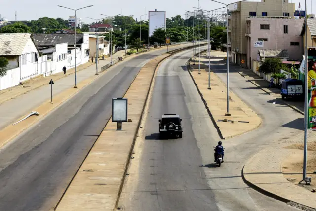 အာဏာသိမ်းရန် ကြံစည်မှုကြောင့် ကိုတိုနူးလမ်းတွေ ခြောက်ကပ်နေ 