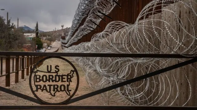 Metal fence for di US border