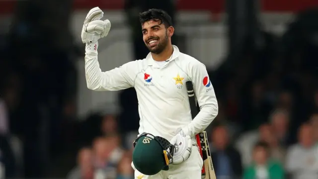 شاداب خان 52 رنز بنا کر بین سٹوکس کی تیسری وکٹ بنے تو اس کے اگلے ہی اوور میں اینڈرسن نے حسن علی کو صفر پر پویلین کی راہ دکھا دی۔