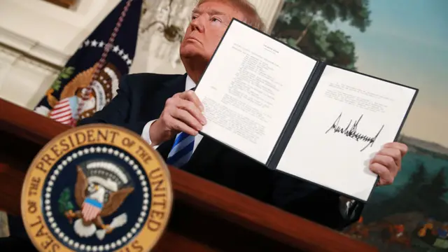 Trump oo kor u haya digreeto uu saxiixay