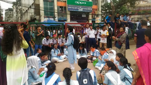 শিক্ষার্থীদের একটি দল