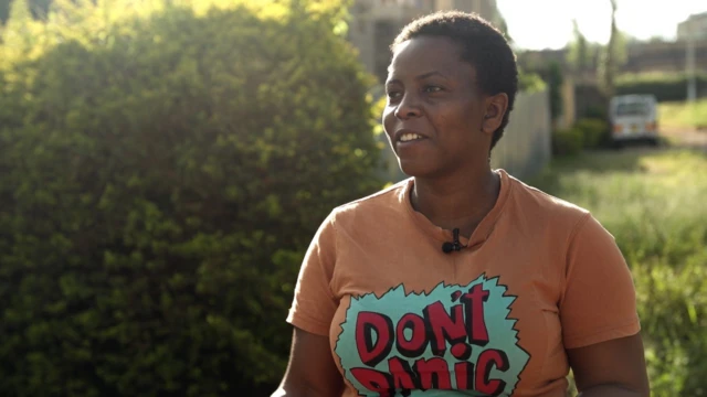 Mary en T-shirt Don't Panic