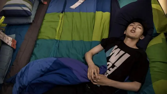 По некоторым оценкам, 50% населения планеты не принадлежит ни к "совам", ни к "жаворонкам" - иногда этих людей называют "голубями"