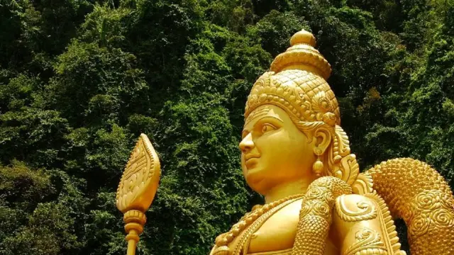 வேல் யாத்திரை: பாதை மாற்றும் அரசியல் யாத்திரையா?