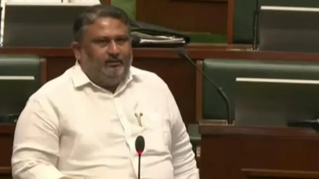 महाराष्ट्र सरकारचे कामगार मंत्री आकाश फुंडकर