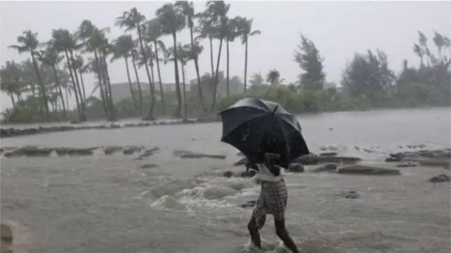 দক্ষিণাঞ্চলীয় অনেক জেলায় এখন ভারি বৃষ্টিপাত হচ্ছে