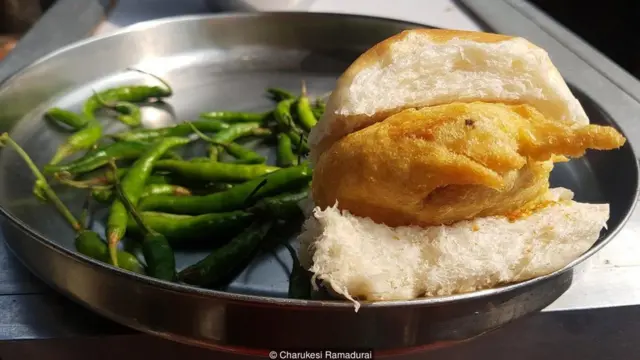 वड़ा पाव, ट्रैवल, पर्यटन, टूरिज्म, खान पान, फ़ूड, मुंबई, महाराष्ट्र, भारत