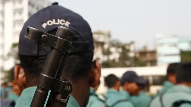 বাংলাদেশে কাছাকাছি সময়ে বেশ কিছু অপরাধে আফ্রিকান নাগরিক সহ বিদেশিরা গ্রেফতার হয়েছেন।