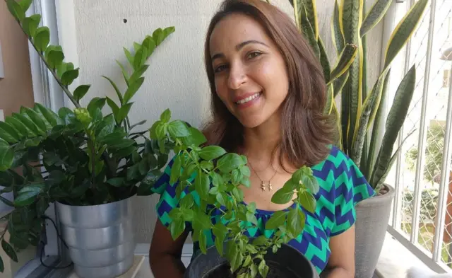 ਰੈਨਾਟਾ ਰਿਬੈਰੋ ਨੇ ਧਰਤੀ ਨੂੰ ਇੱਕ ਮਹਾਂ ਕੁੱਖ ਵਜੋਂ ਦੇਖਣਾ ਸ਼ੁਰੂ ਕੀਤਾ।