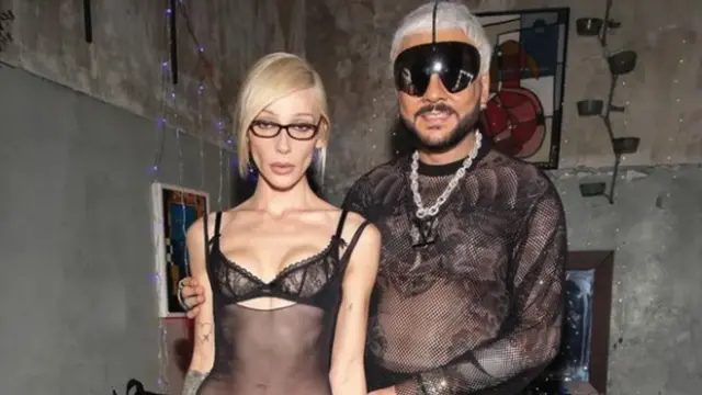 Dushdagi xotin va er porno