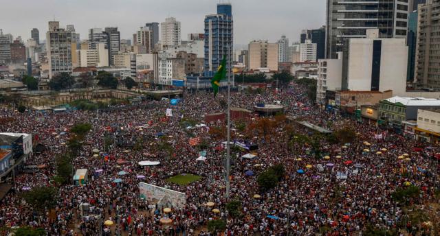 Manifestação #EleNão no Largo da Batata, em São Paulo
