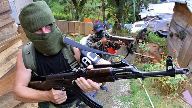 Cepeda acusaba a Uribe de tener vínculos con grupos paramilitares.