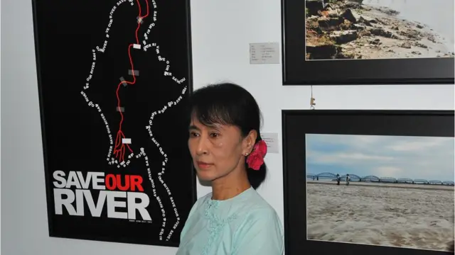 စစ်အစိုးရ ခေတ်က သဘောတူခဲ့တဲ့ မြစ်ဆုံ ရေကာတာ စီမံကိန်းဟာ လက်ရှိ အစိုးရ ဖြေရှင်းရမယ့် အကျပ်အတည်း တခု ဖြစ်နေ