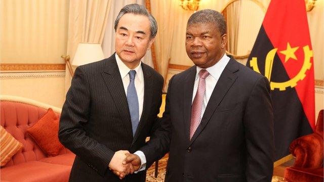 中国外长王毅访问安哥拉，较早前会见总统洛伦索。中国长年耕耘非洲，并在非洲论坛上给予非洲各国合作机会。