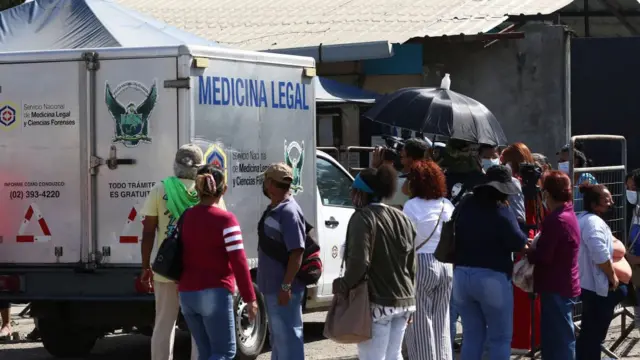 Familiares de presos