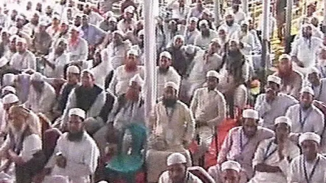 সারা দেশ থেকে কওমি মাদ্রাসার ছাত্র-শিক্ষকরা এখানে যোগ দেন