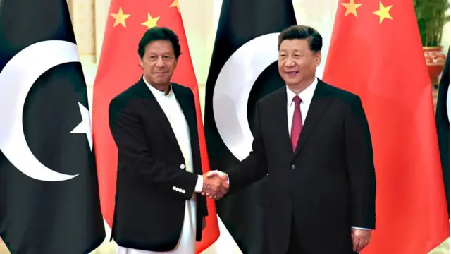চীনা প্রেসিডেন্ট শি জিন পিং-য়ের সাথে পাকিস্তানের প্রধানমন্ত্রী ইমরান খান