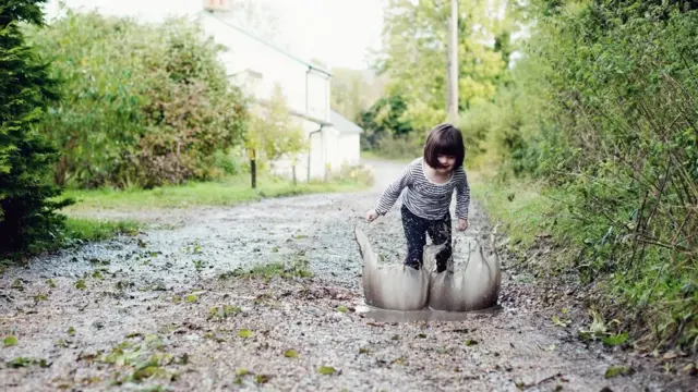 연구들에 따르면, 집밖 놀이 시간을 만들면 놀라운 이점을 누릴 수 있다