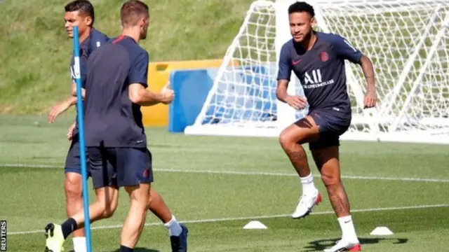 Neymar ntarongera gukinira PSG guhera mu kwezi kwa gatanu uyu mwaka nyuma yo kuvunika ku kagombambari ari mu ikipe y'igihugu ya Brazil kuri iyi mpeshyi