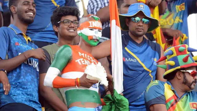 "අපි යන බස්වල සුදිර්ව ගන්නේ නැහැ තීන්ත ගෑවෙයි කියලා, ත්‍රීවීලුත් එහෙමයි"