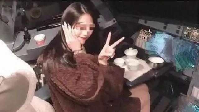 Hình ảnh cô gái chụp trong buồng lái được lan truyền nhanh chóng trên Weibo