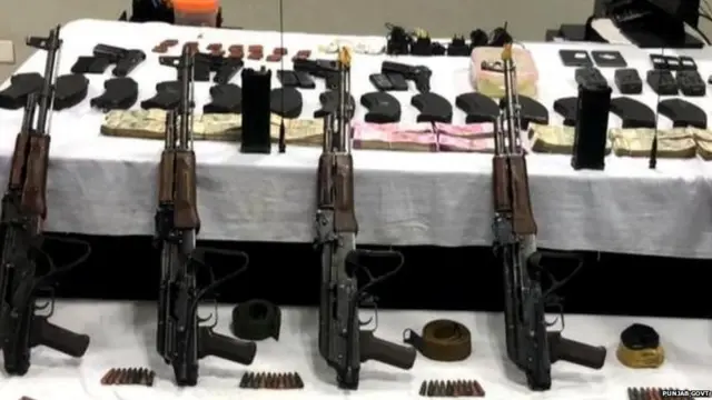 ਪੰਜਾਬ 'ਚ AK-4 ਰਾਇਫਲਾਂ ਤੇ ਹੈਂਡ ਗ੍ਰੇਨੇਡ ਬਰਾਮਦ
