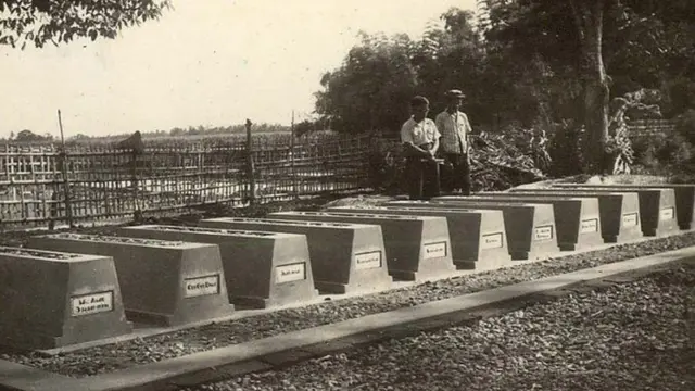 Kuburan Amir Syarifuddin dkk di Ngaliyan, Karanganyar.