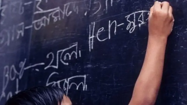 বাংলাদেশের সরকার বলছে, এখনো স্কুল কলেজ বন্ধ করার মতো পরিস্থিতি তৈরি হয়নি।