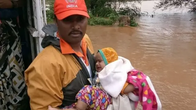 पुरादरम्यान बचावकार्य