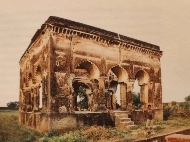 ముంతాజ్ మొదటి సమాధి