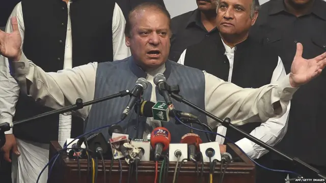 Sacked Pakistani prime minister Nawaz Sharif addresses the PML-N Workers convention in Lahore on October 4, 2017.