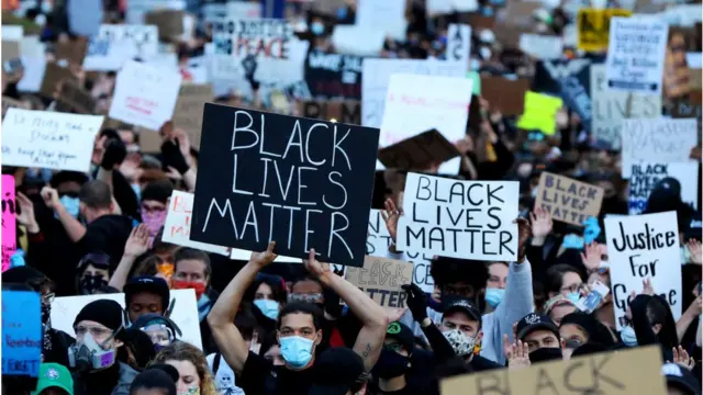 জর্জ ফ্লয়েডের হত্যার প্রতিবাদে গত বছর ব্ল্যাক লাইভস ম্যাটার আন্দোলনের মিছিল