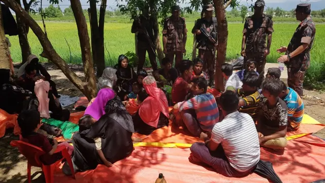 Arakanlı Müslümanlar, Naf nehrini geçtikten hemen sonra Bangladeş askerleri tarafından sınırda durduruldu. Çoğu Myanmar tarafında geri gönderildi.