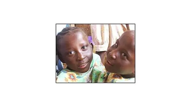 Maria na Consolata walipokuwa na miaka sita