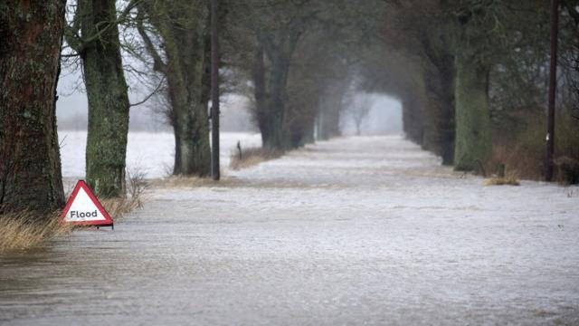 Scottish communities prepare for more floods BBC News