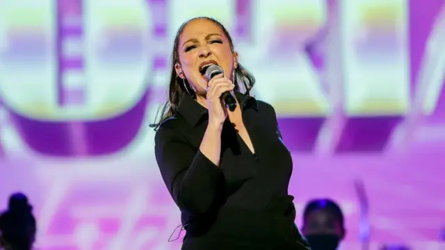 Gloria Estefan es intérprete de los éxitos Conga y Rhythm is Gonna Get You