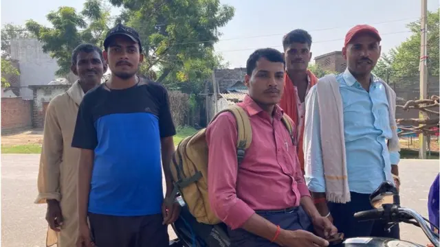 मेकरा गांव के लोग