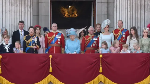 Королевская семья на балконе Букингемского дворца