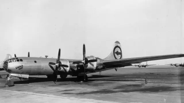 अमरीकी वायुसेना का बी- 29 विमान 'एनोला गे'