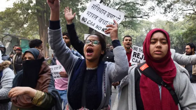 নাগরিকত্ব আইনের বিরুদ্ধে ছাত্রীদের বিক্ষোভ