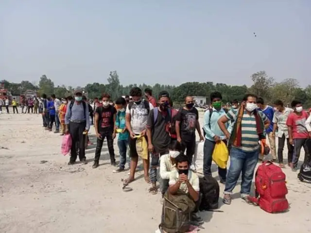भारतबाट नेपाल भित्रिएका नेपाली नागरिकहरू