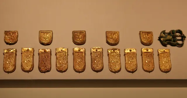 نشانهای سلطنتی از دوران ساسانیان
