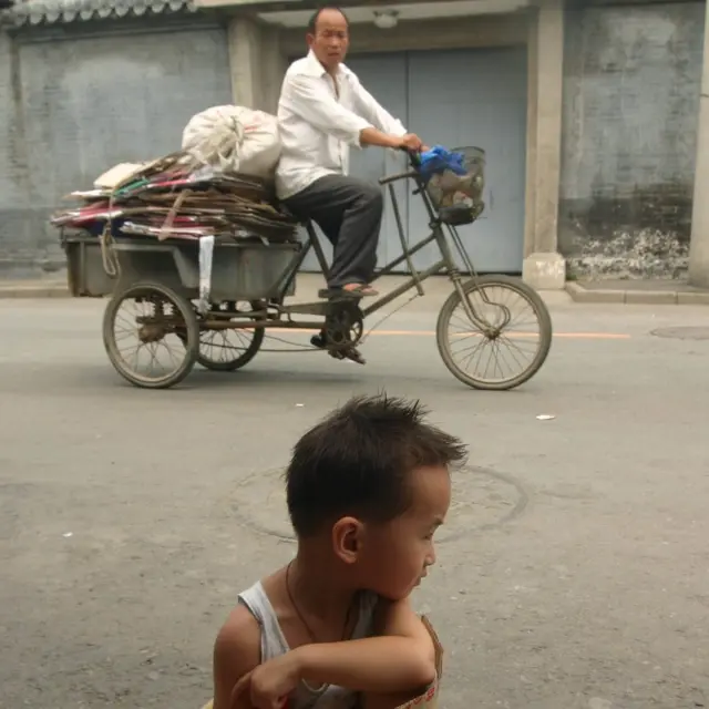 Niño en la China rural.