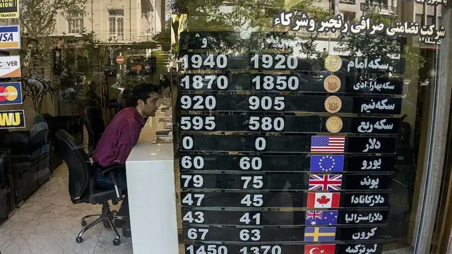 در اطلاعیه شماره هشت بانک مرکزی تصریح شده است که « تمام صرافی‌­ها تا اطلاع ثانوی مجاز به خرید و فروش اسکناس به صورت فیزیکی نبوده و این امر از طریق بانک‌ها انجام خواهد شد»