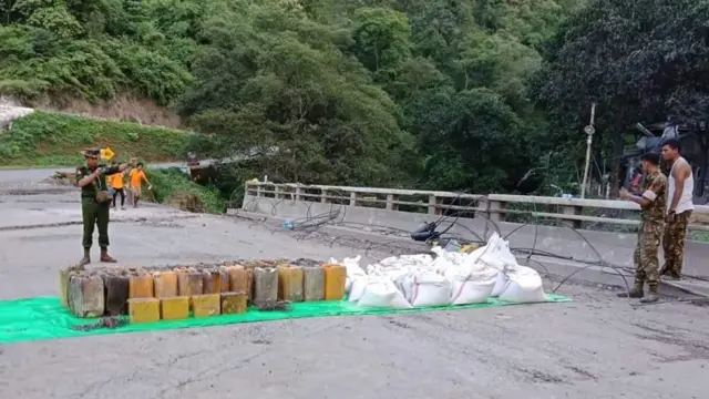 အားလုံးပေါင်းအလုံး၃၀ ကျော်လောက်ရှိတယ်လို့လည်းမျက်မြင်တွေ့သူကပြောပါတယ်။