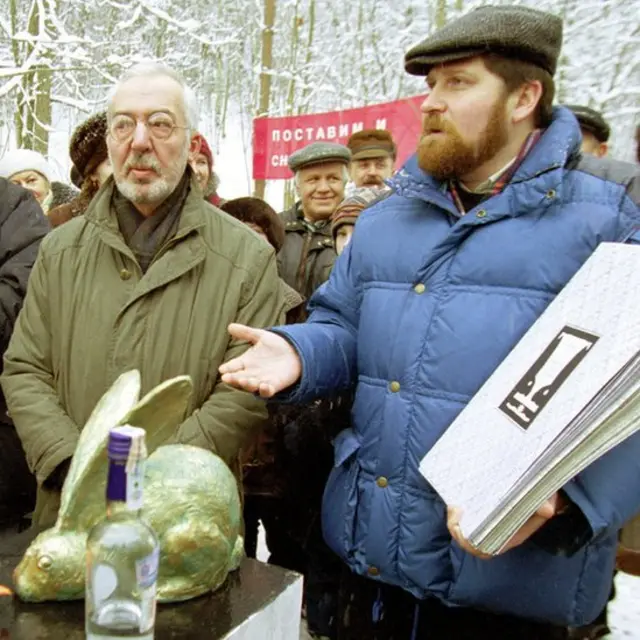 На открытии памятника зайцу в селе Михайловское в Пушкинских горах